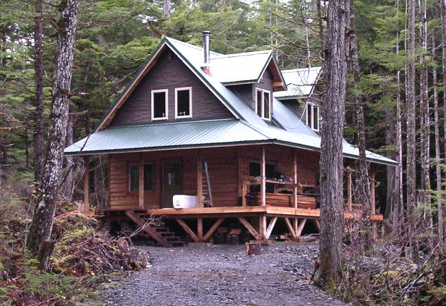 Alaska 1-1/2 story cabin